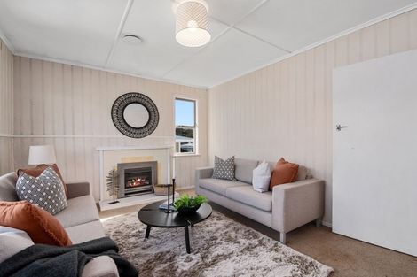 Photo of property in 1/28 Neal Avenue, Glenfield, Auckland, 0629