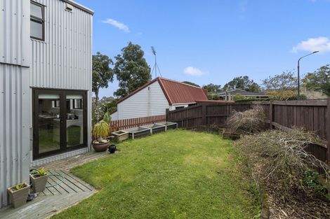 Photo of property in 12 Fairfax Terrace, Frankleigh Park, New Plymouth, 4310