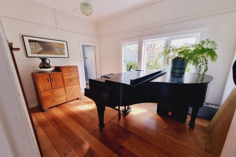 Photo of property in 11 Kauri Street, Eastbourne, Lower Hutt, 5013