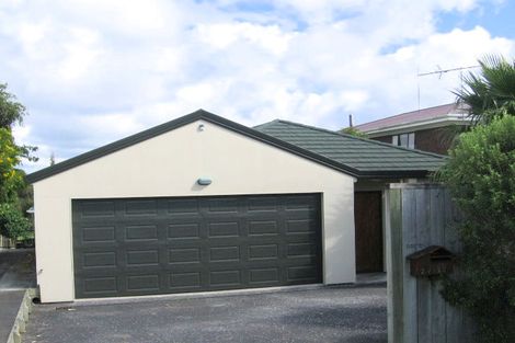Photo of property in 2/824 East Coast Road, Oteha, Auckland, 0630
