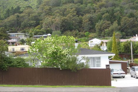 Photo of property in 112 Waikawa Road, Picton, 7220