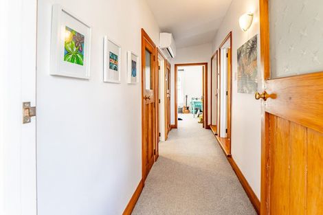 Photo of property in 38 Waiwaka Terrace, Strandon, New Plymouth, 4312