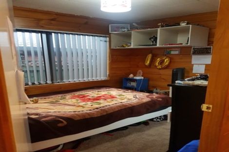 Photo of property in 6 Gardone Terrace, Conifer Grove, Takanini, 2112