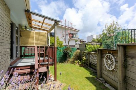Photo of property in 1/4 Calvert Road, Moturoa, New Plymouth, 4310