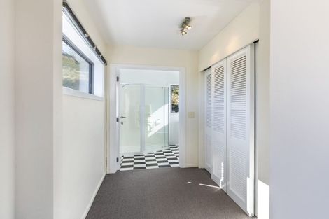 Photo of property in 1 Edge Hill, Acacia Bay, Taupo, 3385
