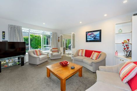 Photo of property in 22 Felstead Place, Avonhead, Christchurch, 8042