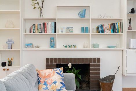 Photo of property in 37 Long Street, Raglan, 3225