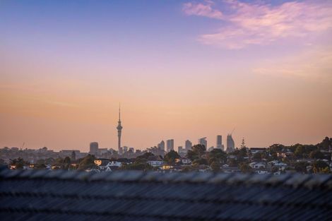 Photo of property in 33 Wiltshire Place, Somerville, Auckland, 2014