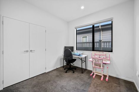 Photo of property in 42 Holcroft Street, Papakura, 2110