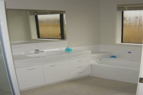 Photo of property in 33 Parkside Drive, Huntington, Hamilton, 3210