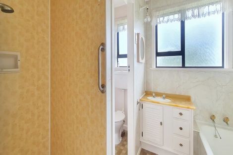 Photo of property in 2 Oaklea Avenue, Marton, 4710