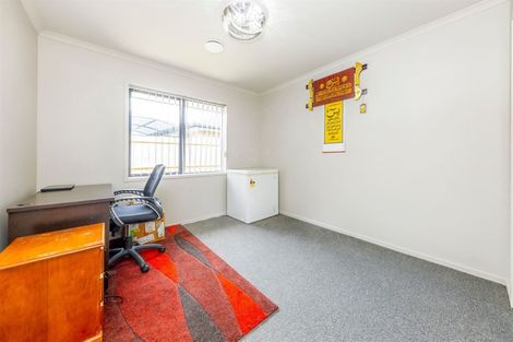 Photo of property in 9 Dumas Place, Rosehill, Papakura, 2113