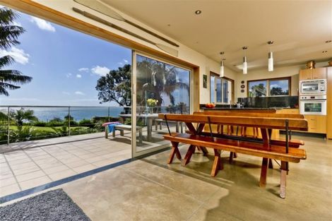 Photo of property in 70 Cliff Road, Torbay, Auckland, 0630