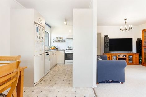 Photo of property in 3 Fernhaven Place, Massey, Auckland, 0614