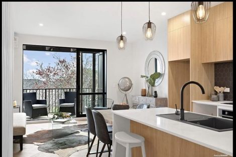 Photo of property in 31 Lewis Road, Pakuranga, Auckland, 2010