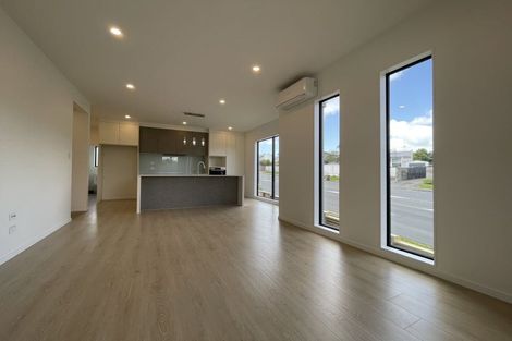 Photo of property in 1/11 Oteha Valley Road, Northcross, Auckland, 0632