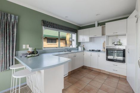 Photo of property in 5 Burnt Oak Drive, Pyes Pa, Tauranga, 3112