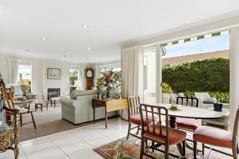 Photo of property in 2/12 Gradwell Place, Two Mile Bay, Taupo, 3330