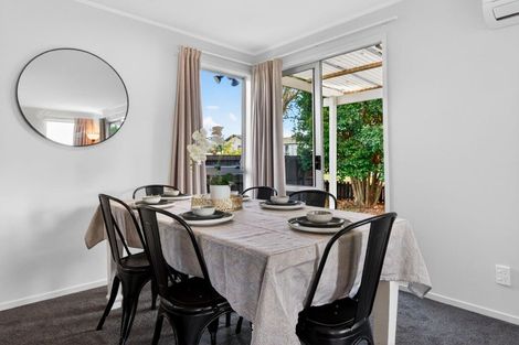Photo of property in 7 Hinton Place, Weymouth, Auckland, 2103