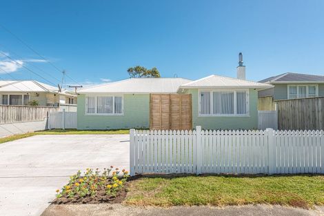 Photo of property in 5 Raupo Street, Castlecliff, Whanganui, 4501