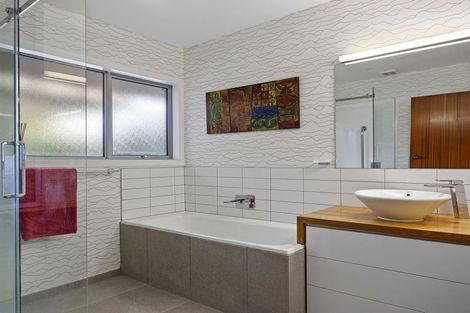 Photo of property in 239 Fifield Terrace, Opawa, Christchurch, 8023