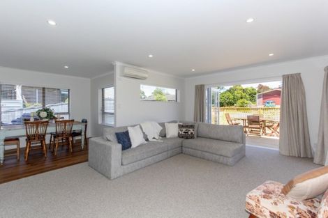 Photo of property in 60 Karina Road, Merrilands, New Plymouth, 4312