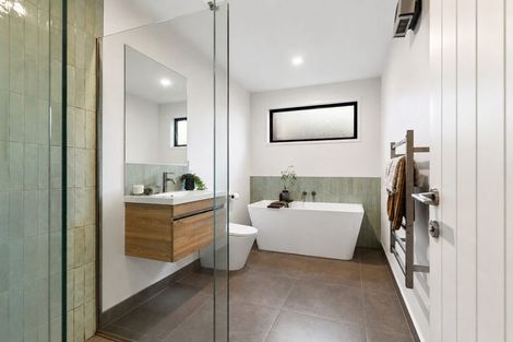 Photo of property in 33 Renata Crescent, Te Atatu Peninsula, Auckland, 0610