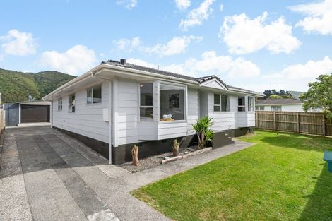 Photo of property in 335 Wellington Road, Wainuiomata, Lower Hutt, 5014