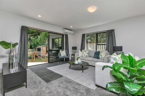 Photo of property in 2/19 Greenvalley Rise, Glenfield, Auckland, 0629