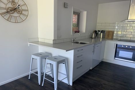 Photo of property in 111 Pupuke Road, Northcote, Auckland, 0627