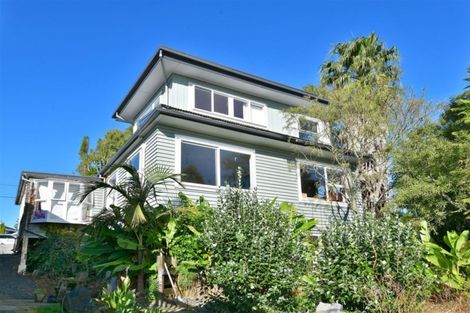 Photo of property in 47 Wade River Road, Stanmore Bay, Whangaparaoa, 0932