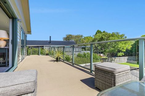 Photo of property in 12 Dowling Grove, Silverstream, Upper Hutt, 5019