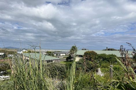 Photo of property in 17 James Street, Waikawa Beach, Levin, 5573