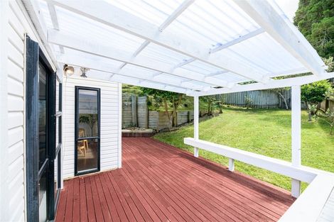 Photo of property in 1/8 Heatherleigh Rise, Northcross, Auckland, 0632