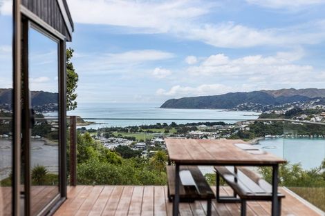 Photo of property in 55 Kahu Road, Paremata, Porirua, 5024