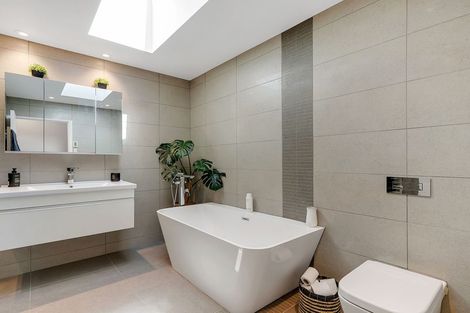 Photo of property in 12 Dowling Grove, Silverstream, Upper Hutt, 5019