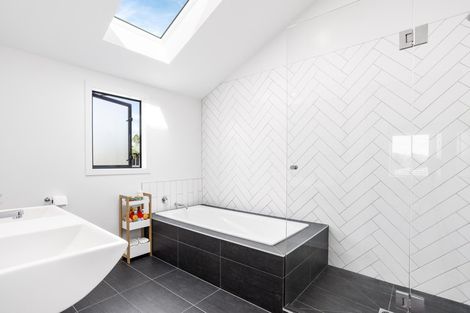 Photo of property in 3a Ward Crescent, Te Atatu Peninsula, Auckland, 0610