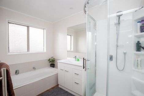 Photo of property in 22 Mahana Road, Ngatea, 3503