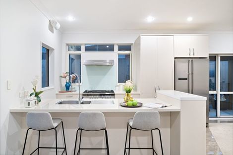 Photo of property in 16 Midhurst Avenue, Henderson, Auckland, 0612