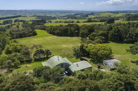 Photo of property in 379 Kiwitahi Road, Helensville, 0875