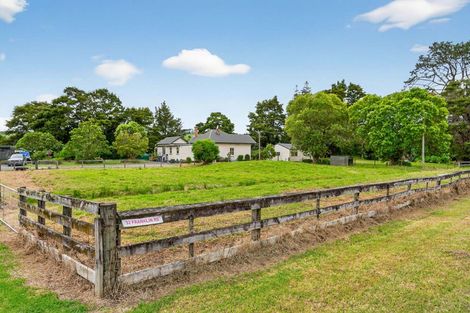 Photo of property in 32 Franklin Road, Paparoa, 0571