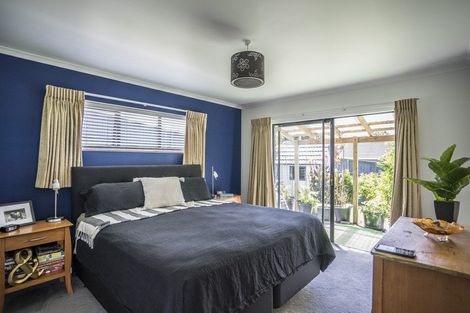 Photo of property in 131 Chelsea View Drive, Chatswood, Auckland, 0626