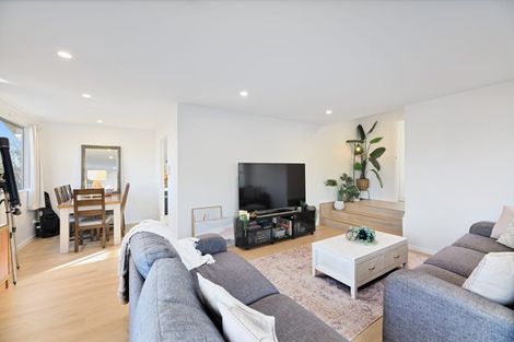 Photo of property in 3 St Margaret Place, West Harbour, Auckland, 0618