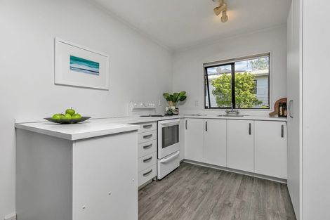 Photo of property in 2/19 Greenvalley Rise, Glenfield, Auckland, 0629