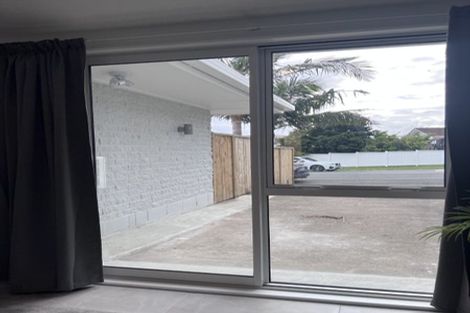 Photo of property in 1/66 Takutai Avenue, Half Moon Bay, Auckland, 2012