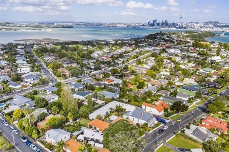 Photo of property in 39 Church Street, Winton, 9720