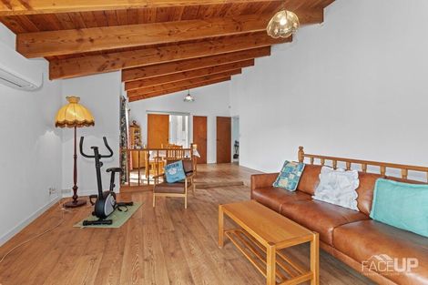 Photo of property in 5 Bosnyak Drive, Te Atatu South, Auckland, 0610