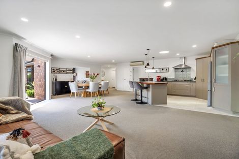 Photo of property in 8 Farleigh Close, Huntington, Hamilton, 3210