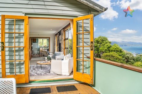 Photo of property in 2 Singers Road, Korokoro, Lower Hutt, 5012