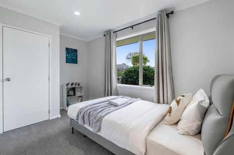 Photo of property in 5 Sunvista Avenue, Oteha, Auckland, 0632